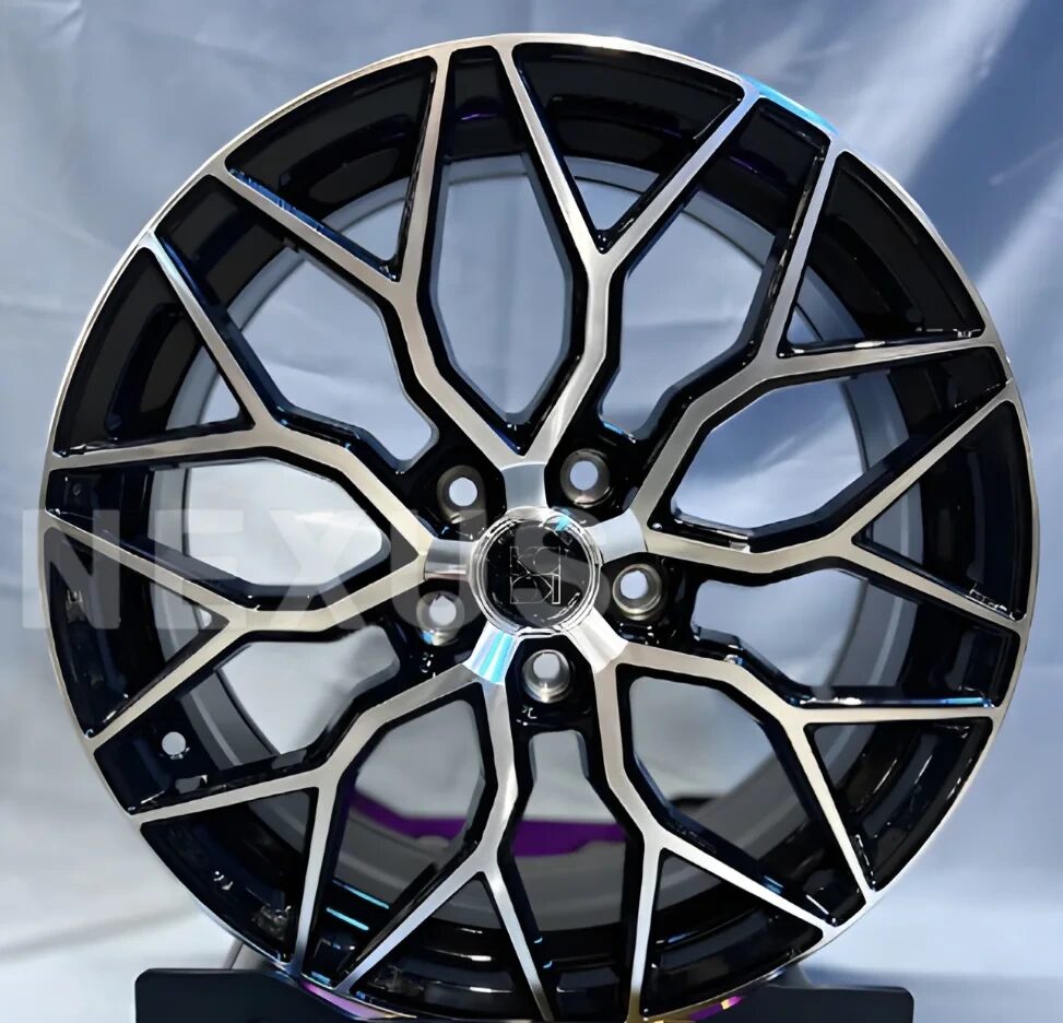 Литой диск Vossen HF2 R18 8J PCD5x112 ET38 DIA66.45 GlossBF